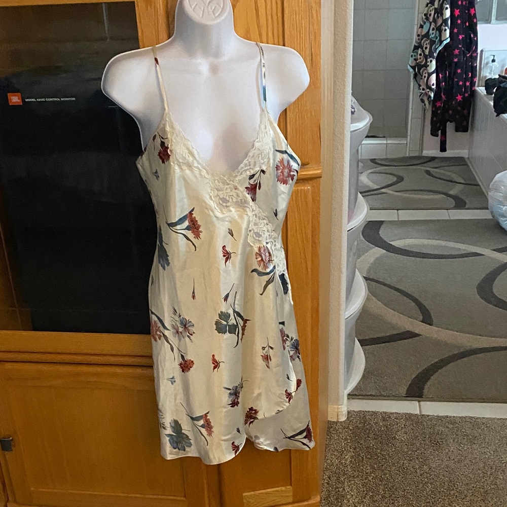 Elegant Floral Chemise with Lace Trim